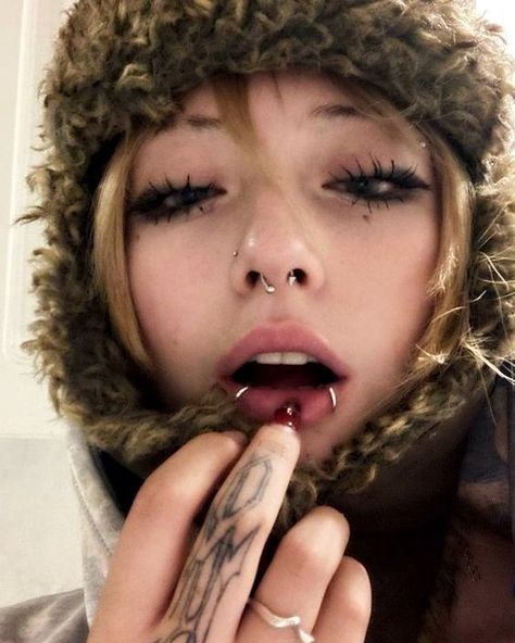 Face Piercings, Cool Piercings, Cute Piercings, Piercing Tattoo, Body Mods, 가을 패션, Pretty Makeup, Cute Makeup, Makeup Inspo