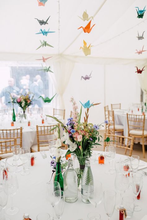 Origami Wedding Decor, Colourful Centrepiece, Paper Cranes Wedding, Paper Crane Wedding, Centrepiece Wedding, 1000 Paper Cranes, Flowers Colourful, Origami Birds, Origami Wedding