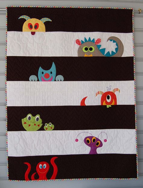 Fun kids' quilt @Rena' Ruble Seidler...this came across my boards and I noticed you are pinning monster nursery stuff...cute :) Monster Quilt Pattern, M Is For Monster, Monster Quilt, Appliqué Quilts, Quilt Modernen, Baby Boy Quilts, Baby Quilt Patterns, Childrens Quilts, Cute Quilts