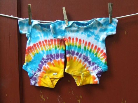 Tie-Dye Baby Gifts | POPSUGAR Family Dye Inspiration, Matching Onesies, Ty Dye, Twin Onesies, Diy Tie Dye Techniques, Diy Tie Dye Designs, Tye And Dye, Baby Tie, Tie Dye Crafts