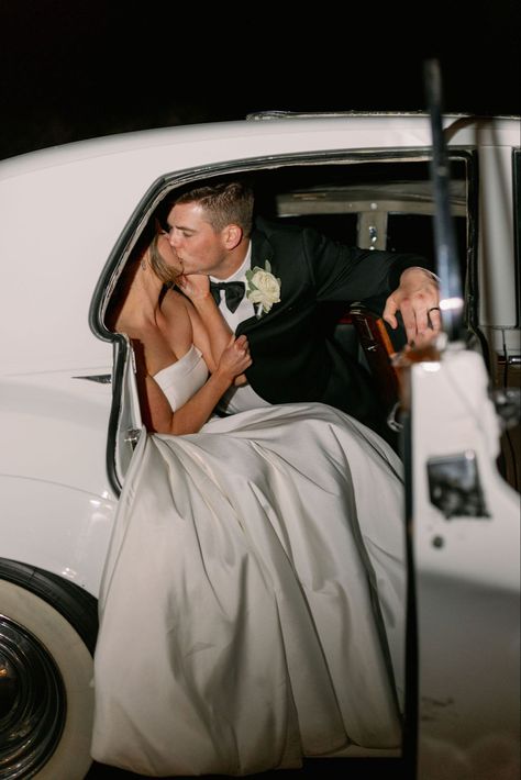 Exit Car Wedding, Wedding Exit Car Photos, Old Car Wedding Exit, Wedding Car Exit, Bentley Wedding Car, Wedding Getaway Car Photos, Wedding Pictures In Car, Classic Car Wedding Exit, Vintage Car Wedding Exit