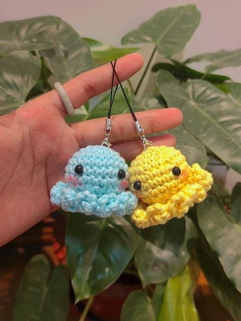 Easy Crochet Keychain Ideas, Crochet Octopus Keychain, Keychain Ideas Crochet, Keychain Crochet Ideas, Crochet Animal Keychain, Crochet Rabbit Free Pattern, Crochet Amigurumi Keychain, Crochet Keychain Patterns, Octopus Keychain