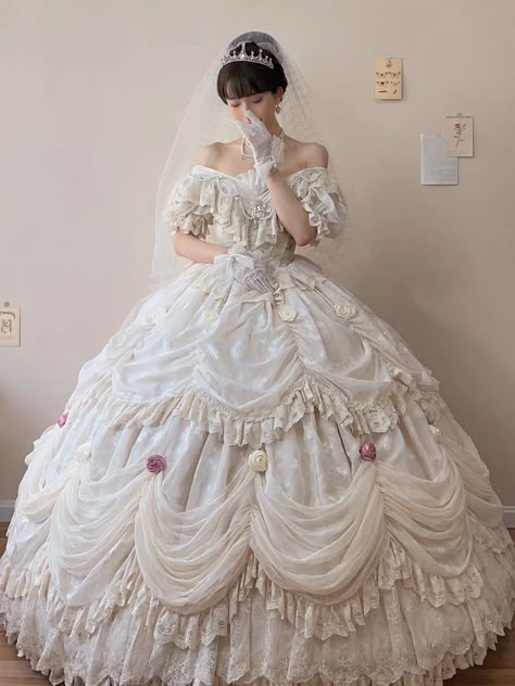 Viral Outfits, Dresses One Piece, Fluffy Wedding Dress, Victorian Ball Gowns, Victorian Era Dresses, Rococo Dress, Old Fashion Dresses, Fantasy Dresses, Fantasy Gowns