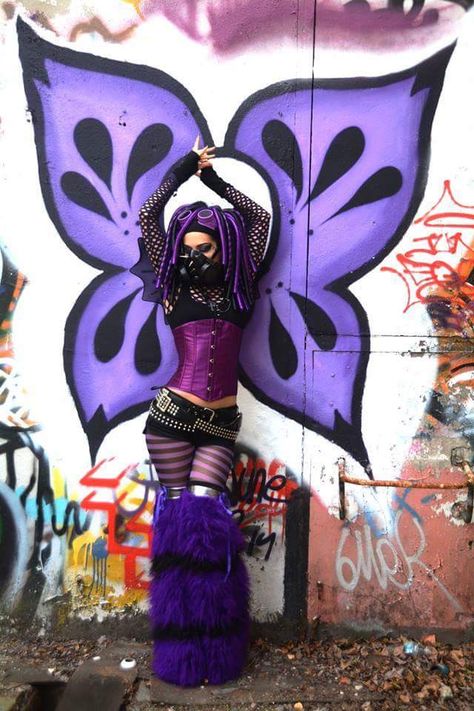 love the shorts Alt Rave Outfits, Purple Goth Outfits, Cybergoth Outfits, Cybergoth Aesthetic, Industrial Dance, Cybergoth Fashion, Industrial Goth, Dark Beauty Fashion, Cybergoth Style