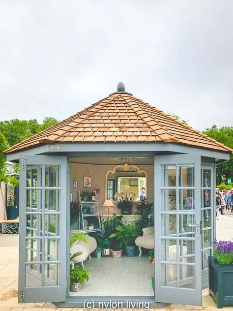 A hexagonal summer house from a selection of summerhouses UK Garden Summer House Ideas, Hexagonal House, Octagonal Summer House, Summer House Interiors, Corner Summer House, Summer House Garden, Summer Houses, Corner Garden, Garden Studio