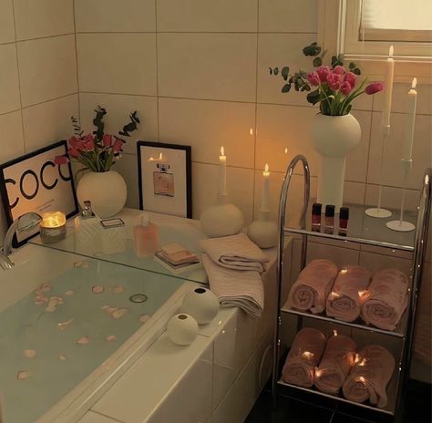 m ✨ (@PRADAXBBY) on X Coquette Lifestyle, Girly Bathroom, Bath Aesthetic, Girl Therapy, Apartment Cleaning, Bathroom Aesthetic, Tub Cleaner, Shabby Chic Bathroom, Lifestyle Aesthetic