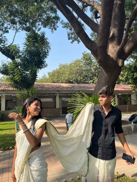 Couple Poses For Onam, Onam Poses For Couples, Saree Couple Pics, Couples Saree Poses, Couple Photo In Saree, Onam Couple Photos, Onam Aesthetic Pics, Couple Saree And Kurta, Farewell Poses With Boyfriend In Saree