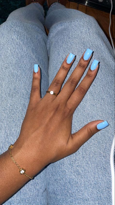 #nails #unhas May Nail Designs Inspiration, Cute Basic Blue Nails, Nail Designs Plain Colors, Solid Color Short Square Nails, Solid Colour Nail Ideas, Square Nails Solid Color, Solid Color Square Nails, One Color Nail Ideas, Acrylic Nail Set Ideas