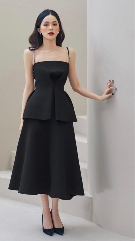 Minimal Cocktail Dress, Modest Dresses Casual, Classy Dress Outfits, Classy Work Outfits, Fancy Blouse Designs, Trendy Fashion Outfits, Fashion Catalogue, Fashion Attire, Gala Dresses