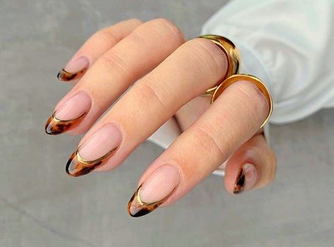 Abstract Tortoise Nails, Tortus Shell Nails, Small Stilleto Nails, Fall Minimalist Nails, Minimal Halloween Nails, Encanto Nails, Funky French Tip Nails, Carey Nails, Tortishell Nails Design