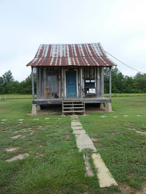 Shotgun shack, Greenwood, MS by "†OnlyByGrace", via Flickr Rural Mississippi, Railroad Apartment, Shack House, Small Cabins, Shotgun House, Mississippi Delta, Ybor City, Me And My Family, Delta Blues