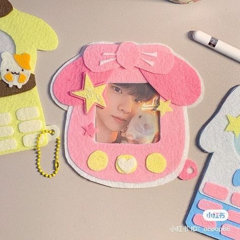 Toploaders Deco Ideas, Felt Photocard Holder, Felt Toploader, Decoden Art, Pc Holder, Toploader Deco, Kawaii Crafts, Kpop Diy, Hello Kitty Crafts