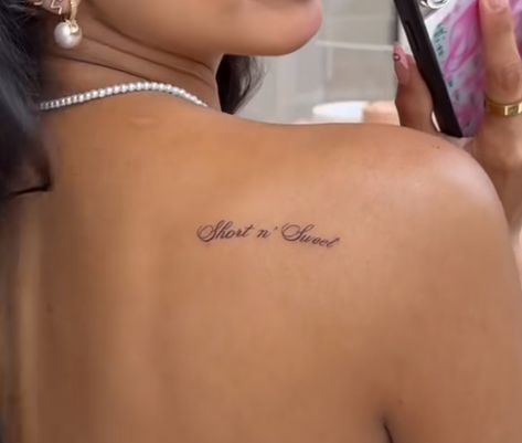 Words Shoulder Tattoo, Behind The Shoulder Tattoo, Upper Back Tattoo Women Shoulder, Tattoos On Dark Skin Women, Small Tattoos Black Women, Shoulder Tattoo Words, Back Shoulder Tattoos For Women, Behind The Neck Tattoos, Body Peircings