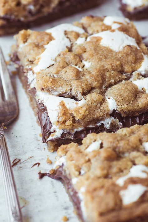 S Mores Bars, Nutella Desserts, S'mores Bar, Marshmallow Creme, Nutella Recipes, Pie Bar, S'mores, Ooey Gooey, Desserts To Make