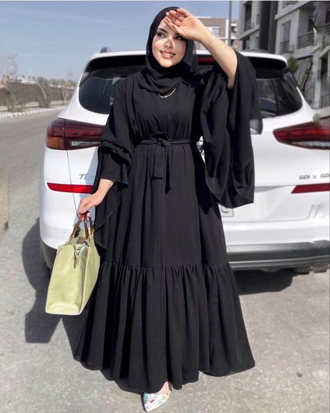 Formal Abaya, Bridal Abaya, Burkha Designs, Muslimah Fashion Casual, Simple Long Dress, Ootd Hijab Style, Abaya Designs Latest, Fancy Short Dresses, Stile Hijab