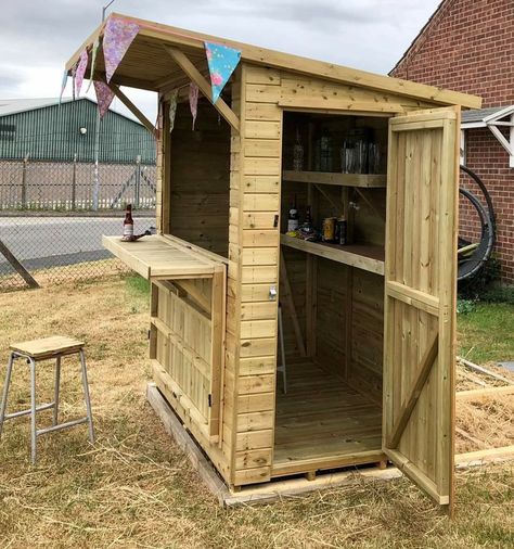 Bar Diy Outdoor, Bar Backyard, Garden Bar Shed, Deck Bar, Diy Outdoor Bar, Bar Shed, Small Cafe Design, Bar Diy, Pub Sheds