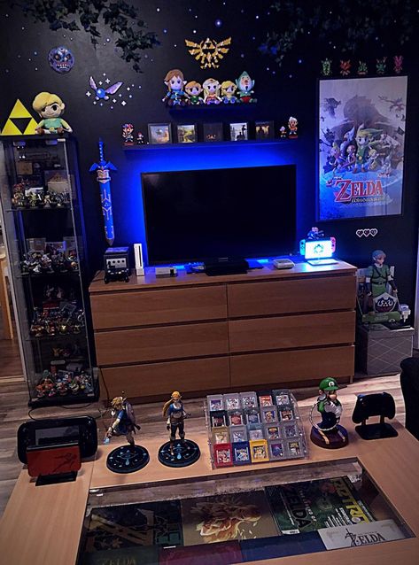 Nerdy Living Room, Nerd Living Room, Geek Living Room, Zelda Bedroom, Nerd Bedroom, Gaming Room Setup Ideas, Nintendo Room, Room Setup Ideas, Pokemon Room