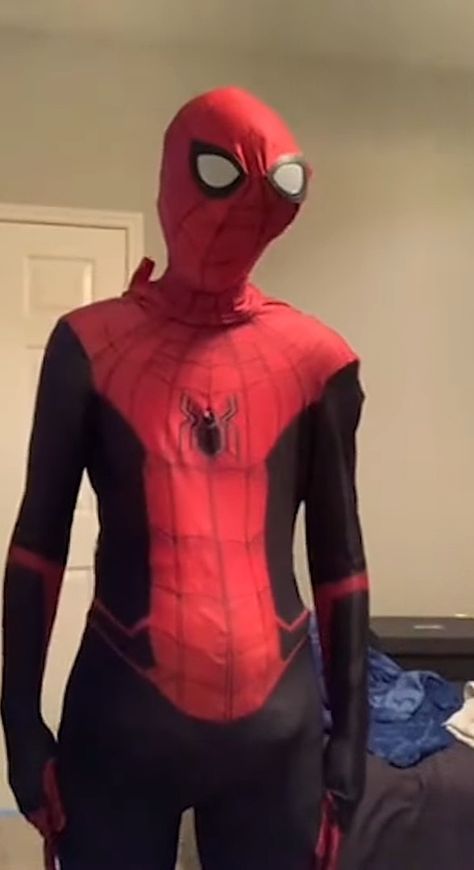 Funny Superhero Costumes, Cosplay Fail, Amazing Spider Man Comic, Spiderman Meme, Spiderman Funny, Spiderman Outfit, Spiderman 1, Parker Spiderman, Spiders Funny