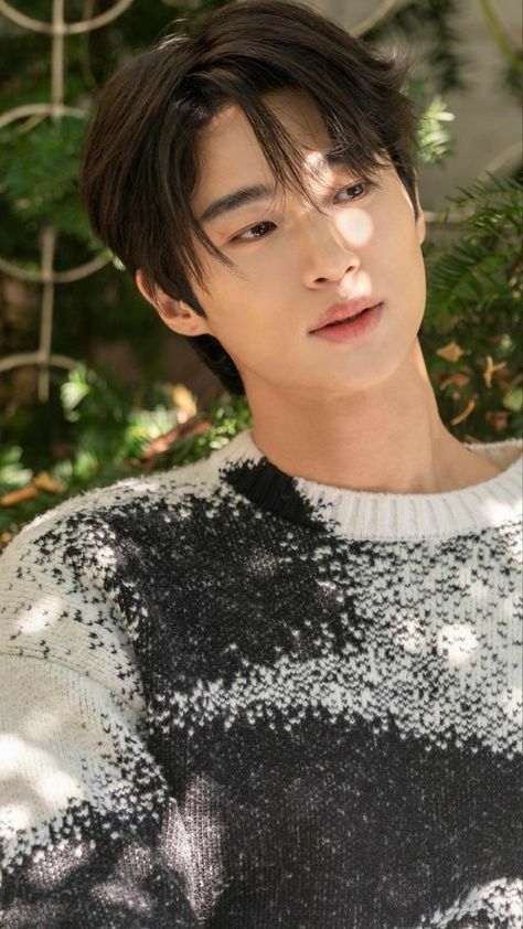 Byun Woo Seok Wallpaper, Most Handsome Korean Actors, Flower Crew, Byeon Woo Seok, Korean Male Actors, Asian Man, Strong Girls, Korean Actresses, Handsome Actors