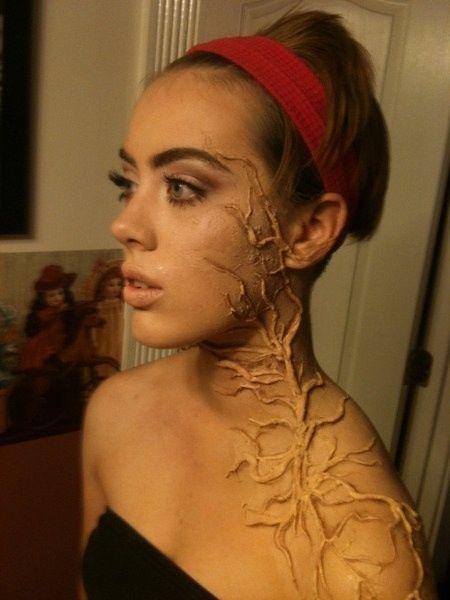 vines halloween makeup Tree Veins, Tree Creature, Extreme Make-up, Sfx Ideas, Pretty Poison, Scar Wax, Make Up Diy, Land Ideas, Fantasy Make-up