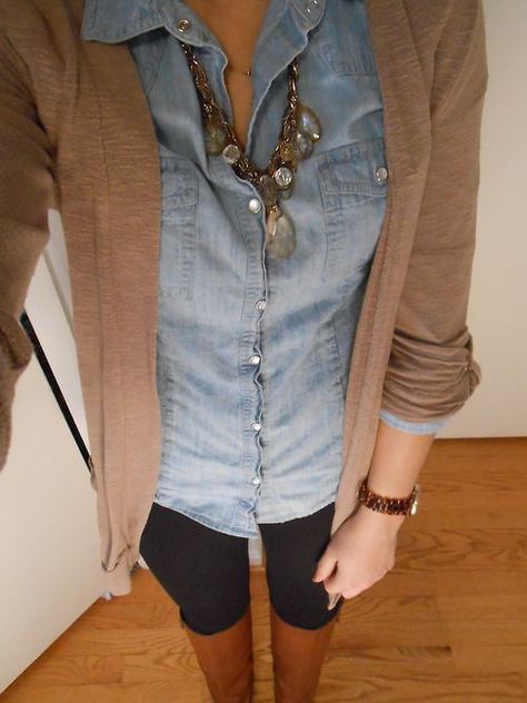 My denim shirt is easily one of my favorite things from my closet. It is so versatile, comfortable, and fashionable. It is generally seen as more of a spring or fall look, but I wear mine year round. All you have to do is add some layers to make it warmer... Mode Tips, Shirt Outfits, Boating Outfit, Dress Sweater, Mode Casual, Outfit Trends, Outfit Casual, Fall Winter Outfits, Denim Shirt