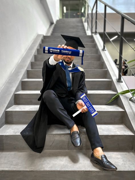 Graduation pictures Graduation Photoshoot Ideas For Men, Graduation Poses For Men, Graduation Pictures For Men, Men Graduation Photoshoot, Male Graduation Outfit, Graduation Photos Men, Graduation Photoshoot Men, Men Graduation Pictures, Convocation Photoshoot