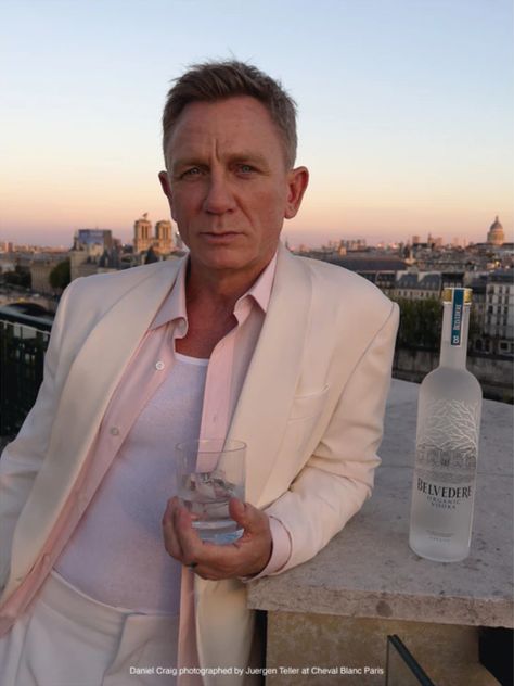 Lucy 🌸 on Tumblr 10000 A Month, Daniel Craig Bond, Daniel Craig Style, Craig Bond, Make 6 Figures, Bon Jovi Concert, Luxury Lifestyle Aesthetic, James Bond Style, Daniel Craig James Bond