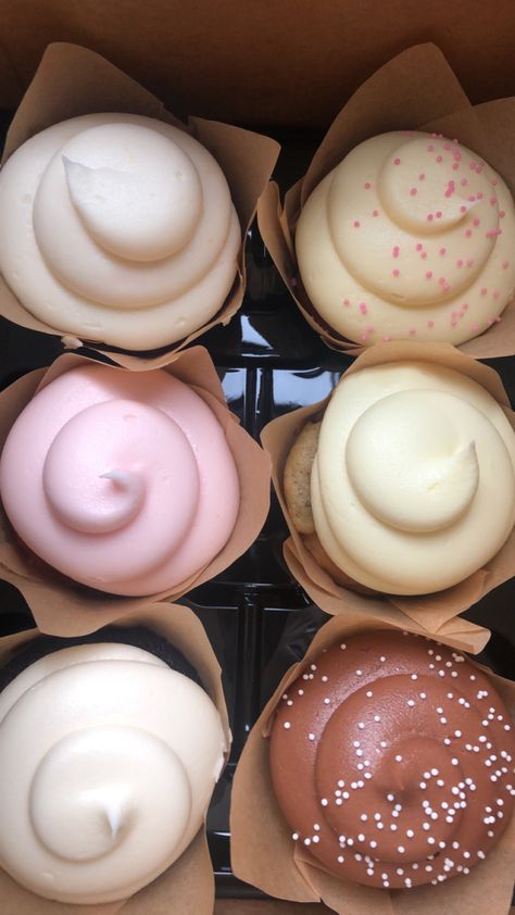 cupcakes from magnolia silos #magnolia #cupcakes Magnolia Silos, Pretty Dessert, Think Food, Cute Desserts, Food Obsession, Cafe Food, Yummy Food Dessert, Pretty Food, Food Cravings