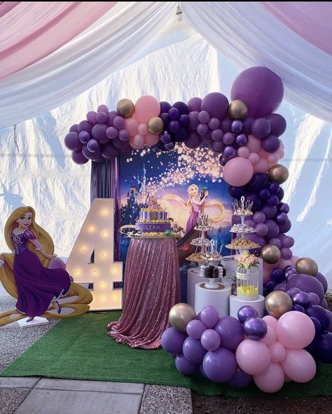 Tangle Party Ideas, Rapunzel Balloon Garland, Rapunzel Birthday Theme, Tangled Backdrop, 30th Birthday Background, Princess Theme Party Decorations, Rapunzel Birthday Cake, Disney Princess Theme, Rapunzel Birthday