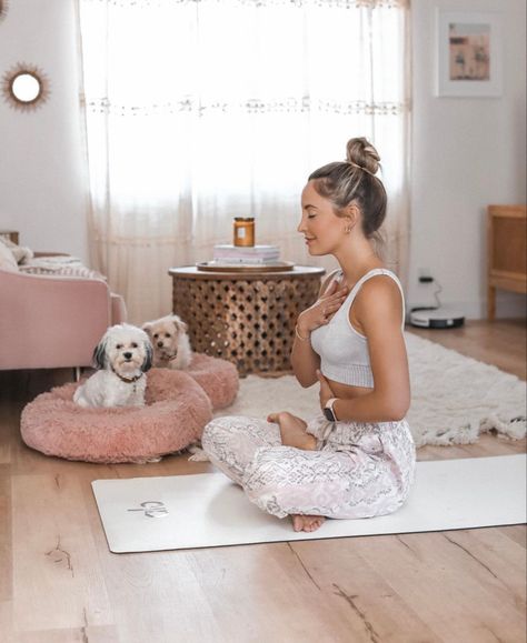 Yoga Teacher Aesthetic, Yoga Influencer, Yoga Teacher Outfit, Yoga Teacher Quotes, Yoga Content, Yoga Teacher Resources, Yoga Instagram, Teacher Aesthetic, Yoga Aesthetic