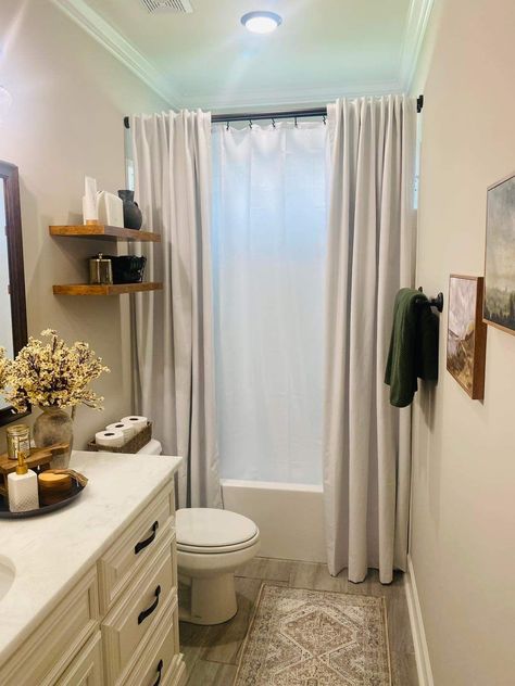 Small Bathroom Ideas With Curtains, Bathroom Decor Neutral Colors, Behind Bathroom Door Ideas, Comfy Bathroom Ideas, Bathroom With Shower Curtain Ideas, Small Bathroom With Shower Curtain, Full Guest Bathroom Ideas, Toilet Area Decor, Small Restroom Decor Ideas