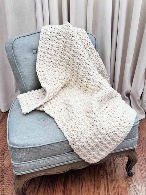 Cream crochet blanket on blue vintage chair. Blanket Crochet Pattern Easy, Crochet Patchwork Blanket, Simple Sewing Tutorial, Cozy Diy, Modern Crochet Blanket, Throw Blanket Pattern, Simple Stitch, Crochet Blanket Pattern Easy, Crochet Sun Hat