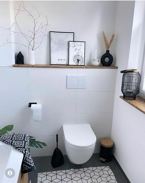 White Toilet Ideas, Guest Bath Inspiration, Guest Toilet Ideas, Scandinavian Bathroom Decor, Wc Inspiration, White Bathroom Inspiration, Wallpaper Decor Ideas, Minimalist Toilets, Wallpaper Design Ideas