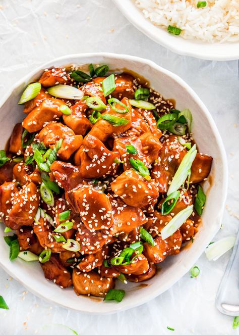 This Instant Pot General Tso's Chicken is the perfect, healthier, homemade dinner in under 30 minutes. This spicy Chinese takeout favorite is simple and quick to prepare with just the perfect balance of sweet and tangy. #chickendinner #chicken #generaltsoschicken #instantpot General Tsos Chicken, Instant Pot Chinese Recipes, Tso Chicken, Pasta Alfredo, Jo Cooks, General Tso Chicken, General Tso, Instant Pot Meals, Best Instant Pot Recipe