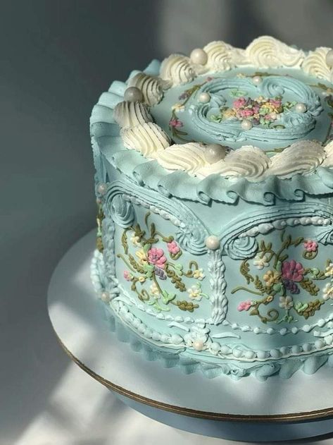 Blue Floral Cake Birthday, Foods Aesthetic, Cupcake Arrangements, Magical Food, Victorian Cakes, Bolo Vintage, Vintage Birthday Cakes, Beautiful Cake Designs, Pretty Dessert