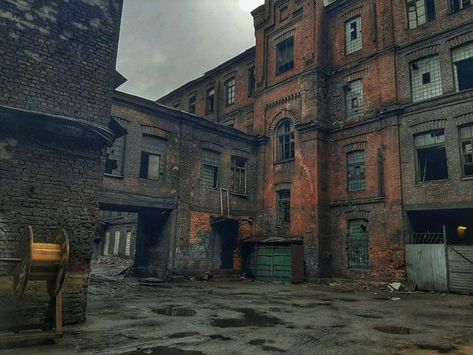 Old Abandoned Buildings, Apocalypse Aesthetic, Ruined City, Victorian Buildings, Industrial Architecture, Building Concept, Fantasy Art Landscapes, Samar, Industrial Buildings