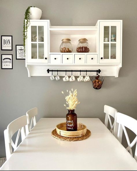 Charming Dining Room, Dream Dining Room, Corner House, Inviting Home, Contemporary House Design, Farmhouse Dining Room, Home Design Decor, Beautiful Kitchens, Interior Inspo