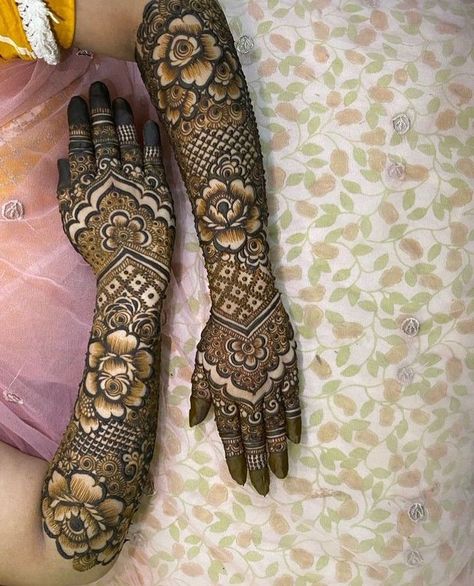 Bride Mendhi, Mehndi Classes, Pakistani Mehndi Designs, Arabic Mehendi, Mahendi Designs, Heena Design, Finger Henna Designs, Legs Mehndi Design, Very Simple Mehndi Designs