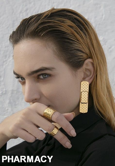 Luxe Jewelry, Unusual Jewelry, Best Jewelry Stores, Jewelry Inspo, Gold Jewelry Fashion, Ear Jewelry, Accessories Jewelry, Modern Jewelry, Pharmacy