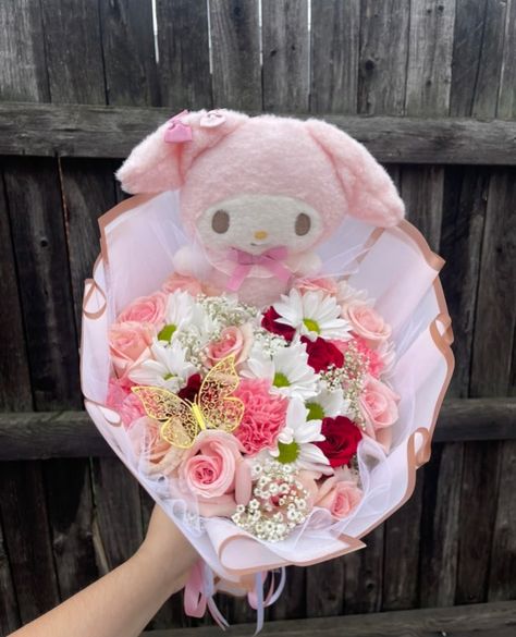 Bibble Barbie Cute, Sanrio Bouquet, Roses Bouquet Gift, Plush Flower, Hello Kitty Gifts, Valentine Bouquet, Hello Kitty Crafts, Boquette Flowers, Flower Gift Ideas