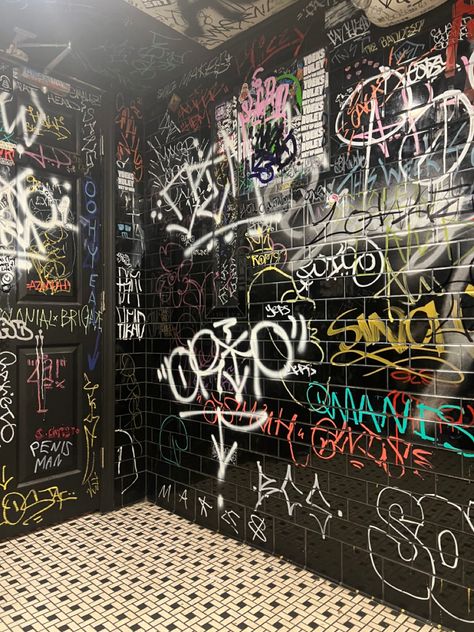 Graffiti Basement, Graffiti Photography, City Kid, Street Wall Art, Graffiti Style Art, Street Graffiti, Murals Street Art, Graffiti Wall, Graffiti Styles