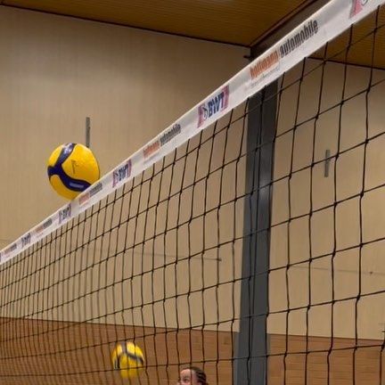 Sm‘Aesch on Instagram: "Trying to play with the net 🤯😂 #volleyball #practice #inspiration #happyweekend" Hobby Volleyball, Volleyball Boys Aesthetic, Mens Volleyball Aesthetic, Volleyball Practice Aesthetic, Volleyball Player Aesthetic, Volleyball Manager, Volleyball Net Aesthetic, Playing Volleyball Aesthetic, Volleyball Men