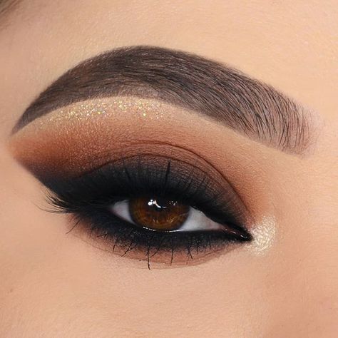 Machiaj Smokey Eyes, Makeup Korea, Mascara Products, Party Make-up, Smoky Eyes, Eye Makeup Steps, Eye Makeup Designs, Makijaż Smokey Eye, Gold Makeup