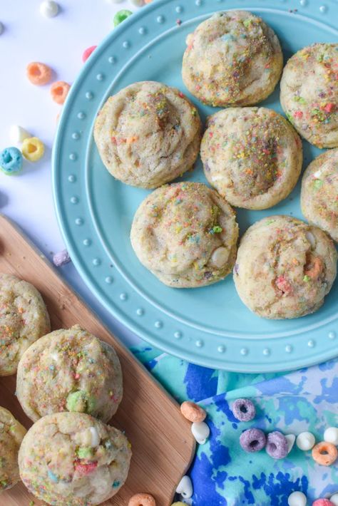 Soft Sugar Cookies Recipe, Soft Sugar Cookie Recipe, Soft Sugar, Soft Bakes, Soft Sugar Cookies, Fruit Loops, Sugar Cookies Recipe, White Chocolate Chips, Cookies Recipe