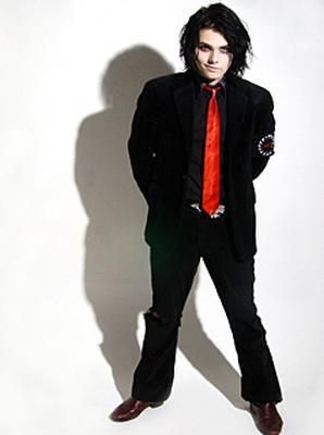 smirk Gerard Arthur Way, Gerard Way Standing, Gerard Way Full Body Pic, Gerard Way Outfits, Revenge Gerard Way, Revenge Era, Sass Queen, Gerald Way, I Love Mcr