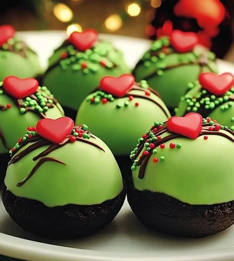 Grinch Oreo Balls Oreo Grinch Balls, Grinch Oreo Balls, Pumpkin Crumble Cake, Ooey Gooey Butter Cookies, Oreo Ball, Oreo Filling, Candied Pineapple, Gooey Butter Cookies, Christmas Yummies