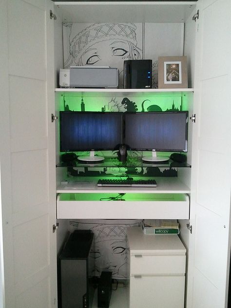 How to fit a home office/workstation into a small space. Yes! Office Under Stairs, Graphic Art Background, Cupboard Office, Hidden Office, Wardrobe Office, Modern Home Office Furniture, Tiny Office, Ikea Wardrobe, Baby Proof