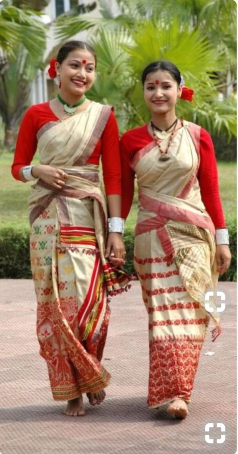 Bihu Dance, Dance Of India, India Dress, India Culture, Traditional Indian Dress, Indian Dance, Traditional Attire, Mysore, Saree Look