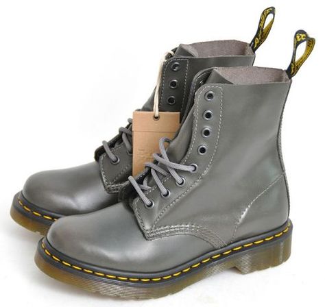 grey Doc Martens *-* Eclectic Clothes, Rad Clothes, Fall Is Here, Boot Bag, Doc Martens, Dr. Martens Boots, Elegant Outfit, Dr. Martens, Sock Shoes