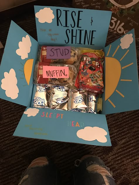 College Gift Boxes, College Care Package Ideas, Birthday Gift Quote, Diy Care Package, Care Package Ideas, Birthday Gift For Best Friend, Deployment Care Packages, Military Care Package, Package Ideas